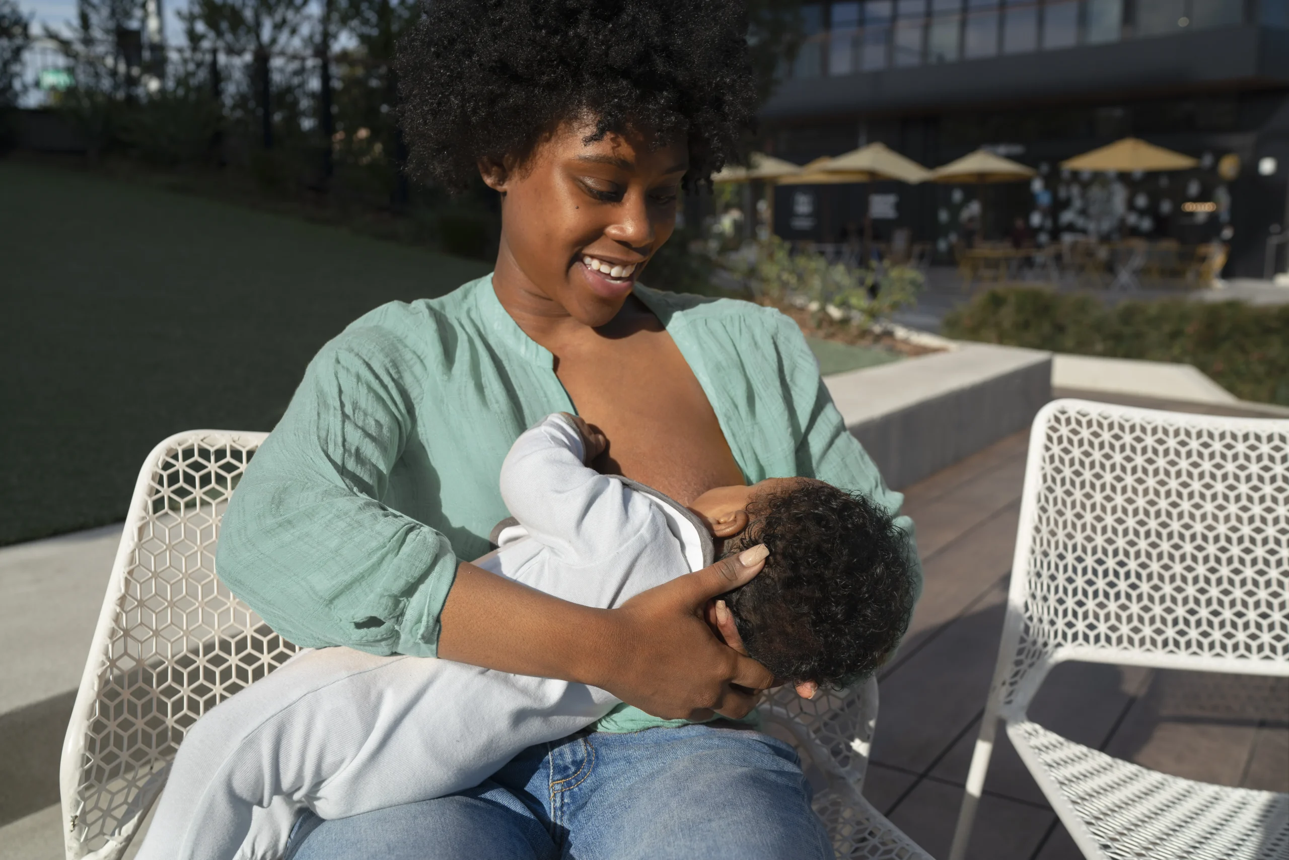 Exclusive Breastfeeding: A Complete Guide to Feeding Your Baby From Birth to Six Months